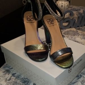 Daisy Fuentes high heeled shoes